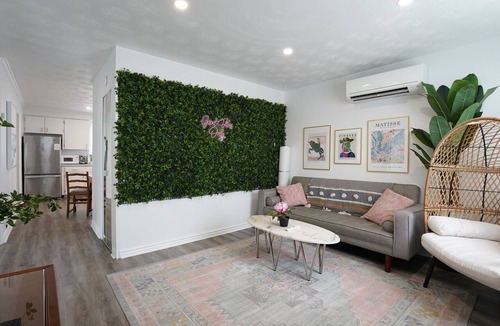 Cornwall House | Family & Pet Friendly Modern Bright Bungalow