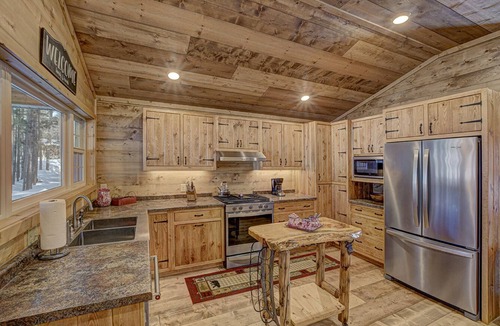 Eagle River Cottage | Family & Pet Friendly Luxury Cottage on Crystal Clear, PRIVATE Meta Lake!