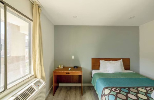 Barstow Hotel | Family-Ready Junior Room with Queen Bed Near Village Café - Affordable