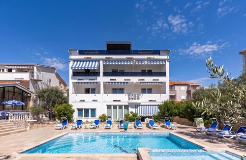 Stara Novalja Apartment | Family Resort Santa Maria
