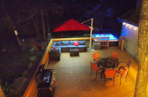 Tobyhanna Ski Chalet | Family retreat, Closest Rental House to POOL & BEACH, Hot tub, Game Room