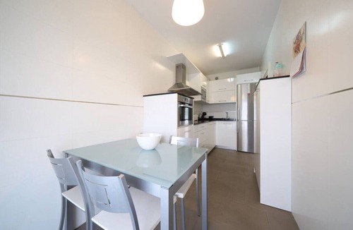 Salburua Apartment | Family Retreat with Views, Terrace & Parking
