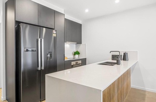 Mount Gravatt East Apartment | Family Retreat - Free Secure Car Park, Garden City Westfield Shopping, Restaurants