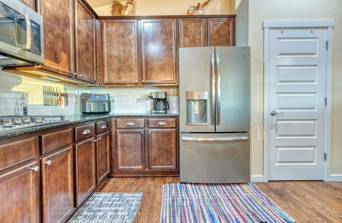 Berthoud House | Family Retreat w/Hot Tub Near TPC Colorado Sleeps 10 Fire Pit
