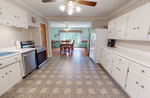 Gaines Apartment | Family Retreat walk to Pine Creek to fish/canoe/kayak or hike PA Grand Canyon