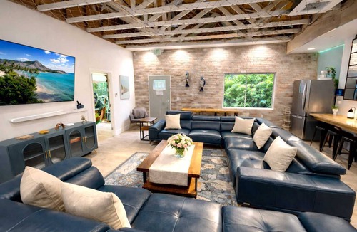 Stockton Apartment | Family Retreat with 11BR 26 Beds