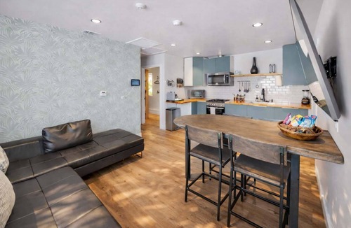Stockton Apartment | Family Retreat with 11BR 26 Beds
