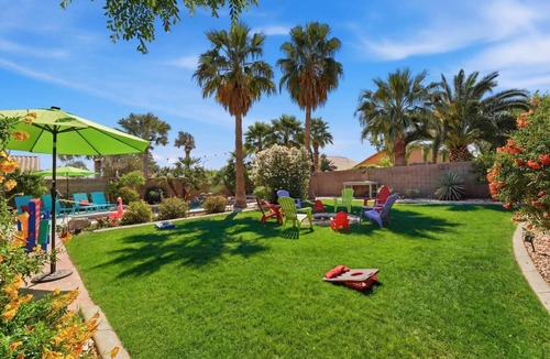Avondale House | Family Retreat with Pool and Game Room