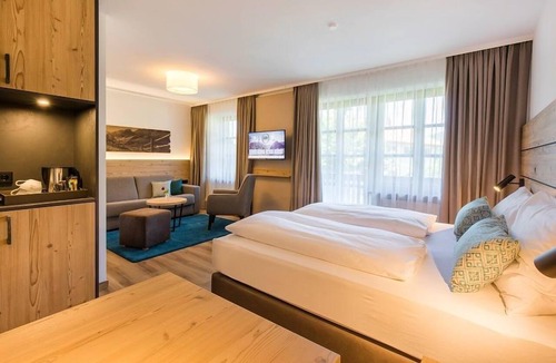 Ruhpolding Apartment | Family room 30 to 40 sqm, sep. Children's bedroom, fridge, shower, WC