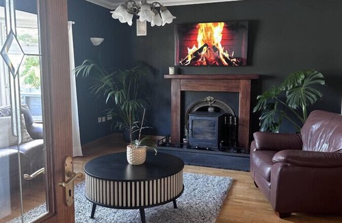 Malahide House | Family room (en-suite) in a cozy Guest House, beside pretty Malahide Village, Castle and near Dublin Airport