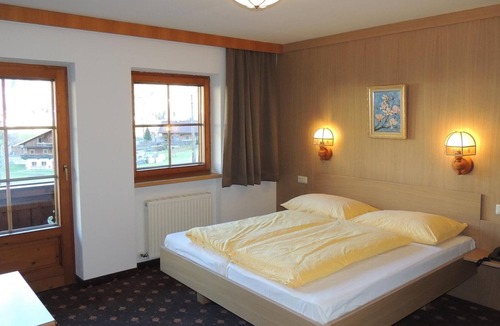 Oberau House | Family room, shower, toilet, 2 bedrooms - Gasthof Schneerose