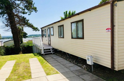 Hamworthy House | Family Seaside Retreat Private Stay at 5-Star Rockley Holiday Park Poole