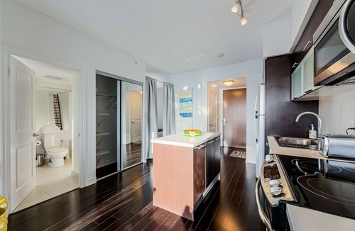 Bay Street Corridor Condo | Family Size junior 2 bedroom condo walk to Sick Kids hospital. Sleeps 6. Pets OK