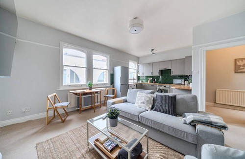 Chiswick Apartment | Family three-bedroom maisonette in leafy Chiswick