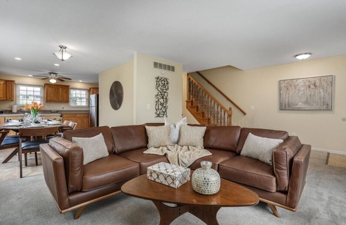 Drayton Plains House | FamilyNest/King Bd/GameRoom