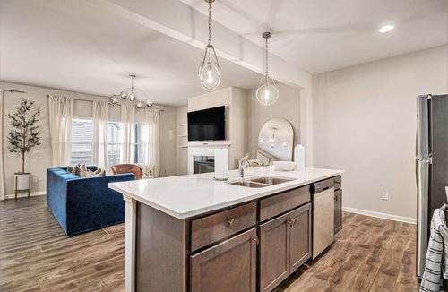 Church Street House | FamilyVacationDestination-2 Car Garage-Sleeps 7 !