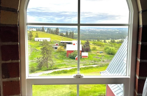 Colbert House | Famous tranquil GreenBluff barn on 10 acres, huge views, north Spokane