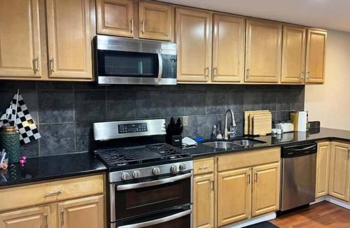 Downtown Baltimore House | "Fan Favorite"- Historic townhouse blocks from Ravens & Orioles Stadiums & UMMC