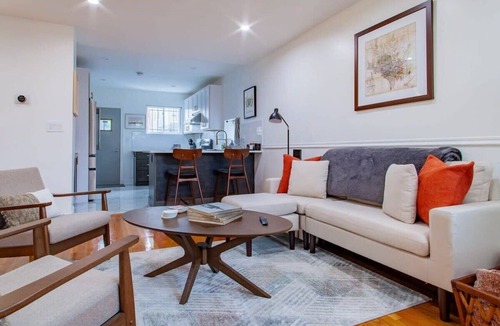 Truxton Circle Apartment | ⚜ Fancy 1-BR in Central Location ⚜