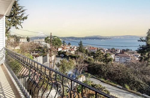 Sariyer Apartment | Fancy Apartment with Balcony and View in Sariyer