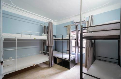 Bai Chay Hotel | Fancy Hostel and Bar