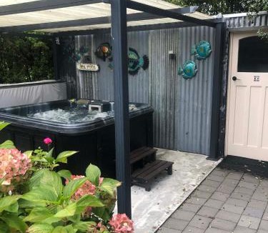 Leeston House | Fantail at Bluestone Retreat