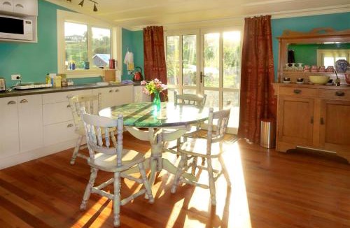 Oamaru Apartment | Fantail Cottage