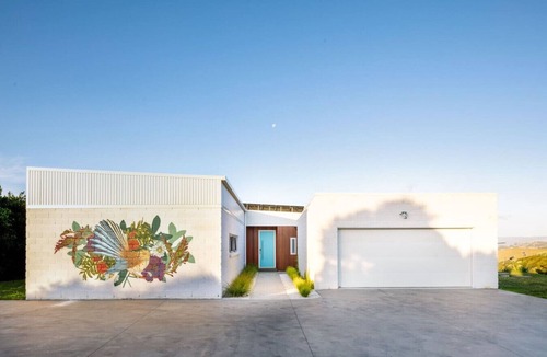 Raglan House | Fantails Hideaway Coastal Escape Luxurious