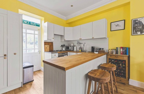 Turnham Green Apartment | Fantastic 1BDR Flat in Chiswick w Spacious Garden