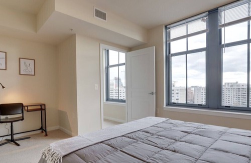 Aurora Highlands Condo | Fantastic 2/2 Condo @Pentagon City With Gym