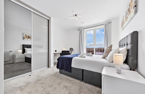 Gascoigne Apartment | Fantastic 2 bed Flat with view IG11