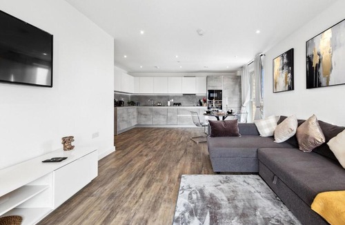 Gascoigne Apartment | Fantastic 2 bed Flat with view IG11