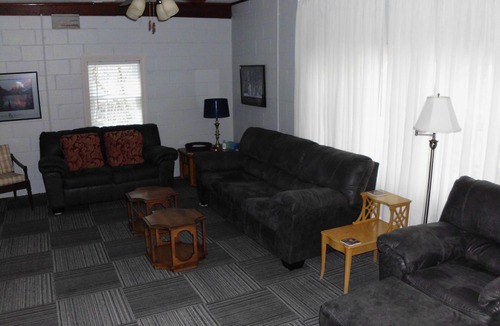 Springville Cabin | Fantastic 2-bedrm cabin with AC on Kentucky Lake, near Paris Landing State Park.