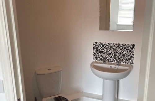 Solihull Apartment | Fantastic 2 Bedroom Apartment- close to Birmingham Airport/NEC/Hospital