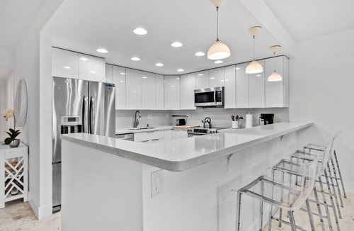 Key Biscayne Apartment | Fantastic 3 bed/2bath in Key Colony Condo with beach, pool and tennis