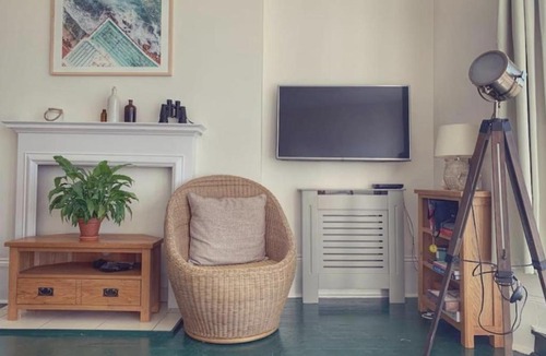Margate Old Town Apartment | Fantastic 3 Bed Beachfront Flat with Seaview
