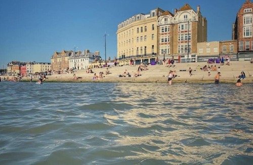 Margate Old Town Apartment | Fantastic 3 Bed Beachfront Flat with Seaview