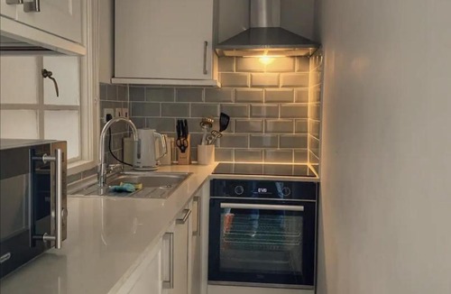 Margate Old Town Apartment | Fantastic 3 Bed Beachfront Flat with Seaview
