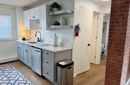 State College Apartment | Fantastic 3-bedroom apartment with AC in vibrant State College