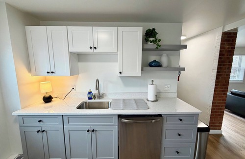 State College Apartment | Fantastic 3-bedroom apartment with AC in vibrant State College