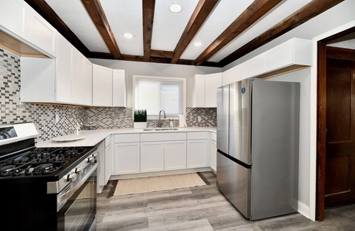 Near Eastside House | Fantastic 4-bedroom house with AC in vibrant Indianapolis