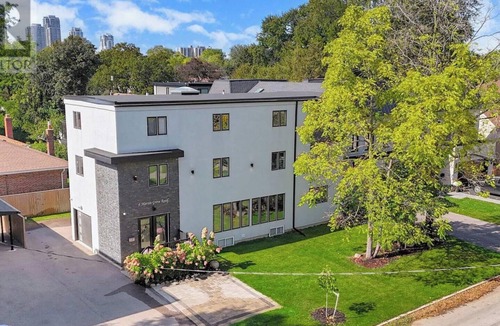Islington - City Centre West Apartment | Fantastic 4-bedroom apartment with AC in charming Toronto