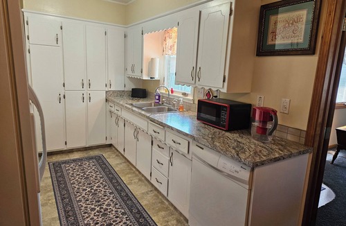 Fremont House | Fantastic 4bd house with ping-pong table & piano - close to state lakes.