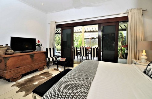 Drupadi Villa | Fantastic! 4BR Villa, Seminyak! 8Min Walk To The Beach! 5Min Drive To The Square