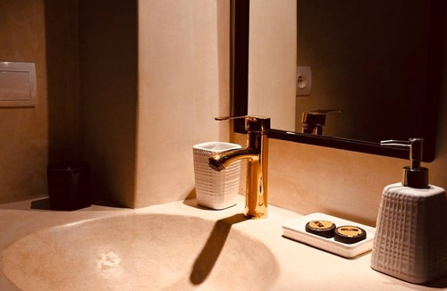 Menara House | Fantastic 5-bedroom RIAD with AC in Marrakech Pool and terrasse to relax.
