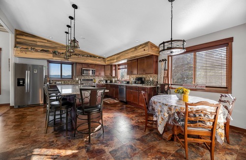 Nemo House | Fantastic and secluded house with two lofts, balcony, & swing set - near hiking