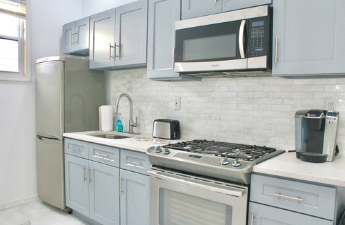 Floral Park Apartment | Fantastic apartment in charming Bellerose close to racetrack and arena.