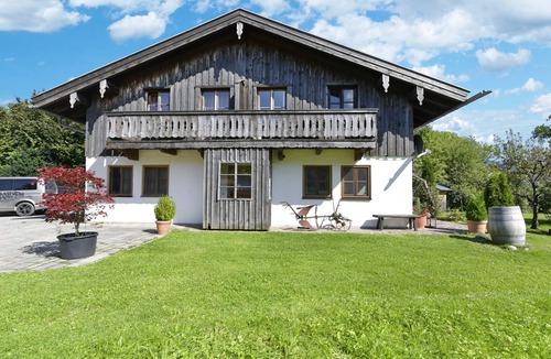 Lenggries Apartment | Fantastic Apartment "Schönbergalm" with Balcony, Garden & Wi-Fi