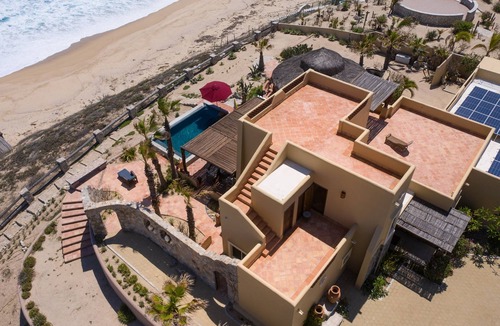 Vinorama House | Fantastic Beachfront property with infinity pool, private beach & AC!