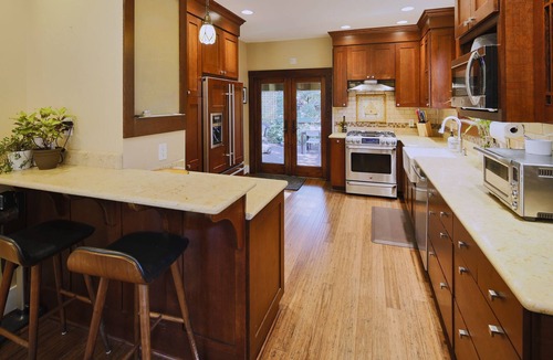 Lair Hill House | Fantastic Bungalow with Hot tub, Decks, Close to everything, modern and clean